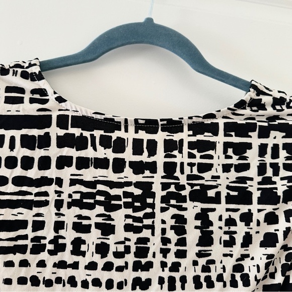 Daisy Fuentes Black Beige Pattern Twist Front Sleeveless Top Women's Size Large - Picture 8 of 16